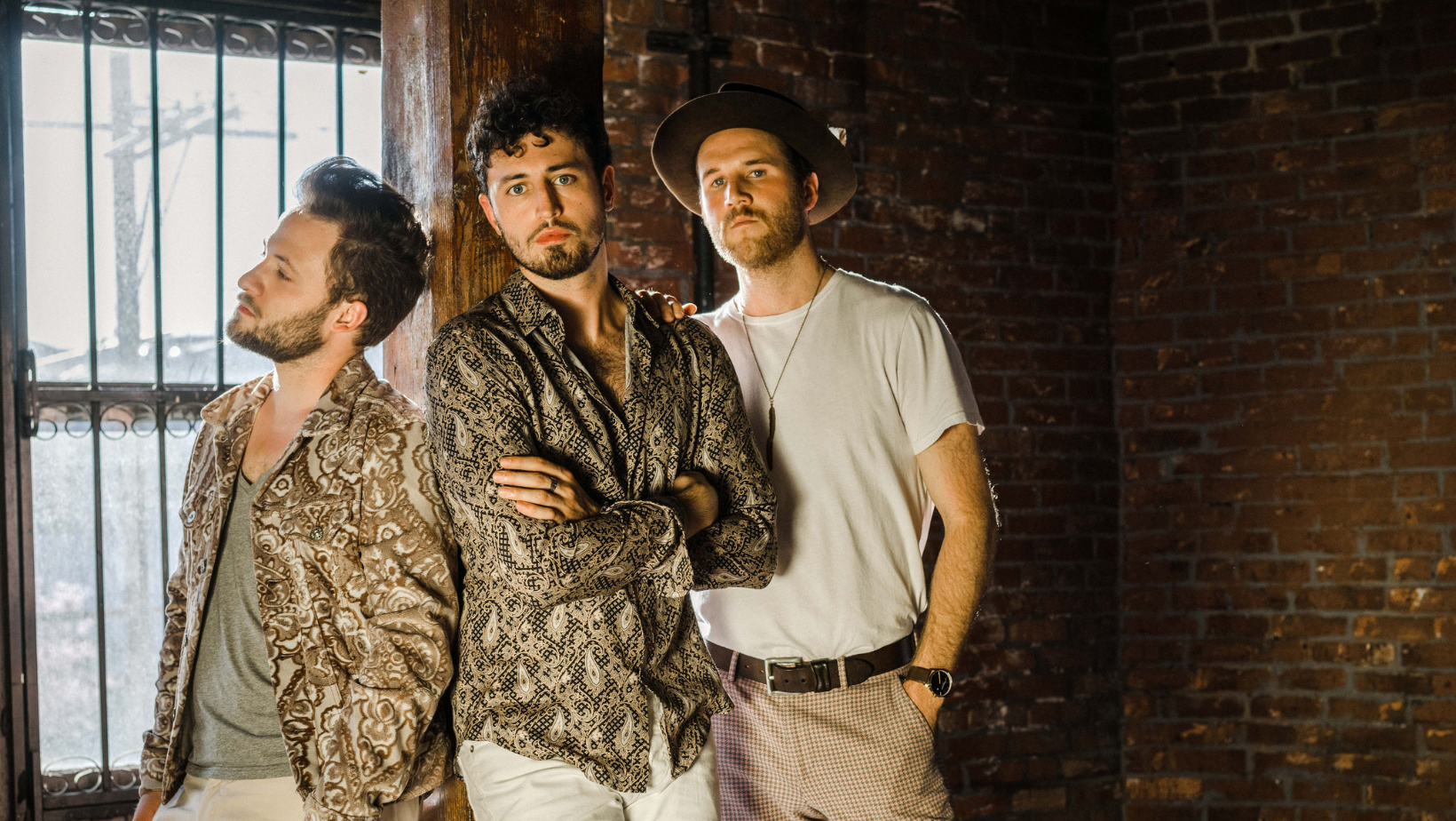 ‘Set Fire to the Foxes’, the new album by Raynes, is a deep reflection of this past year and has a feel of longing in its sound