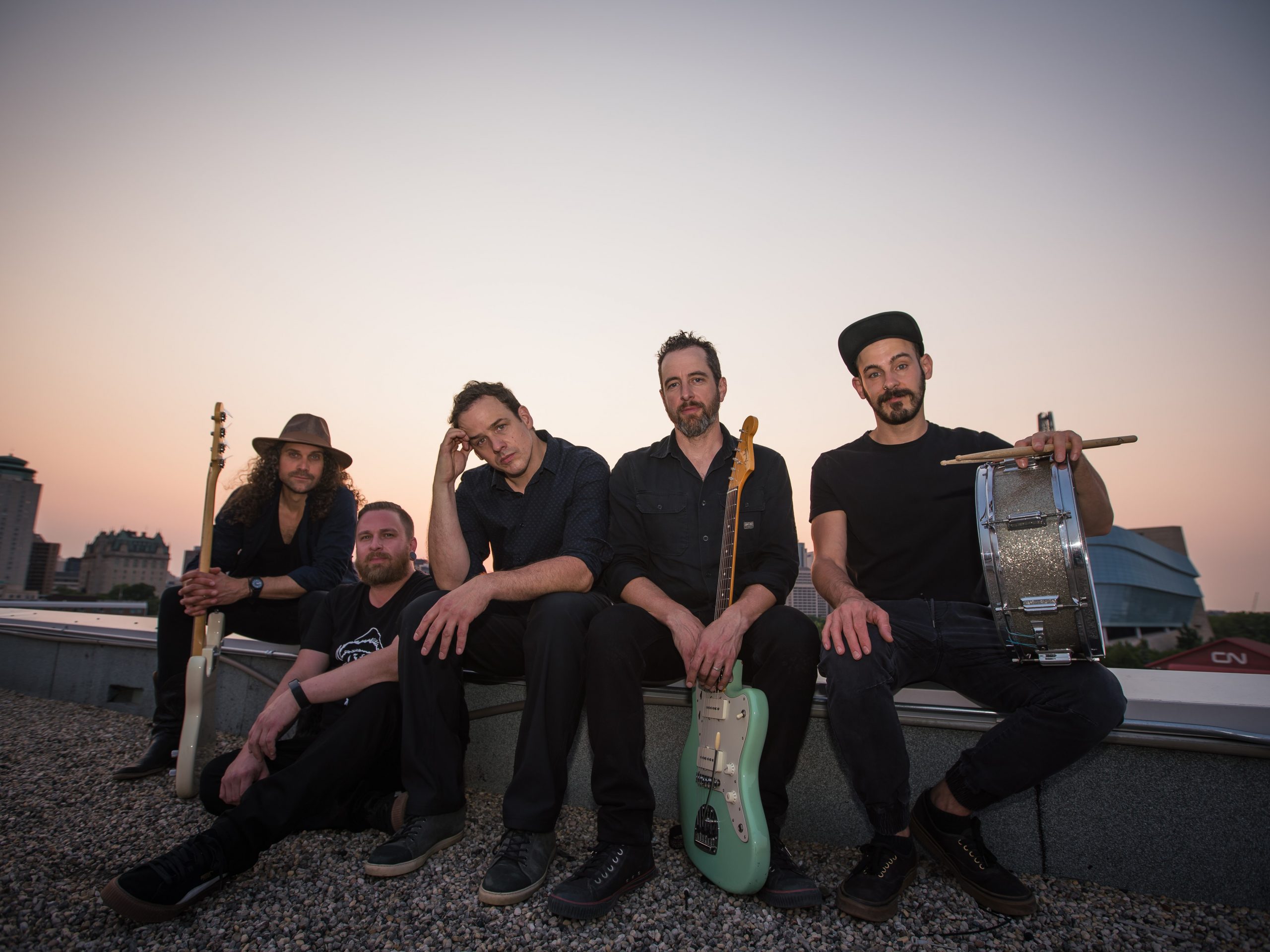 ‘Hello Fiasco’ announce their epic debut album “Find The Shoreline” featuring the first single and music video ‘Hold Me Close’.