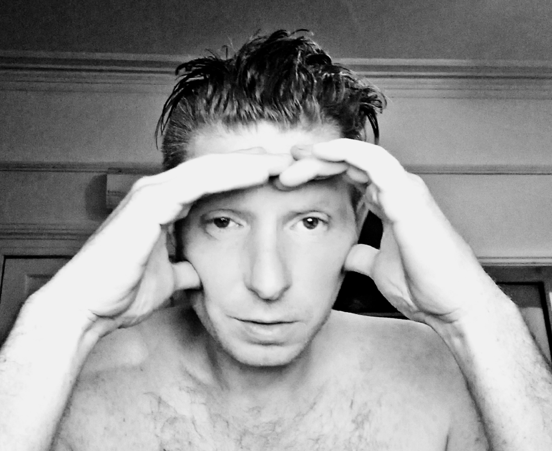 ‘Tj Lintern’ unveils a theatrical and anthemic rock masterpiece with new single ‘Vampire Suicide’.