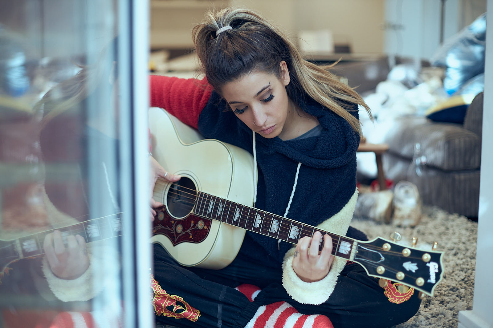 London based singer-songwriter ‘Sara Barta’ releases new anthem with ‘Wednesday’.